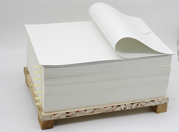 白牛皮紙的白度和亮度分別是什么意思？白牛皮紙的色澤及熒光增白劑的應(yīng)用